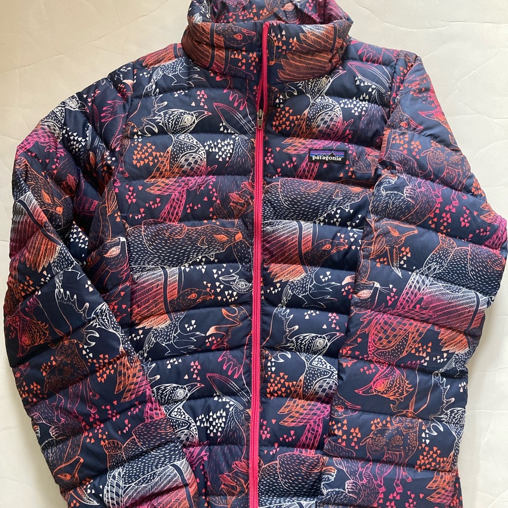 Patagonia girls down sweater navy woodland print size 14 EUC